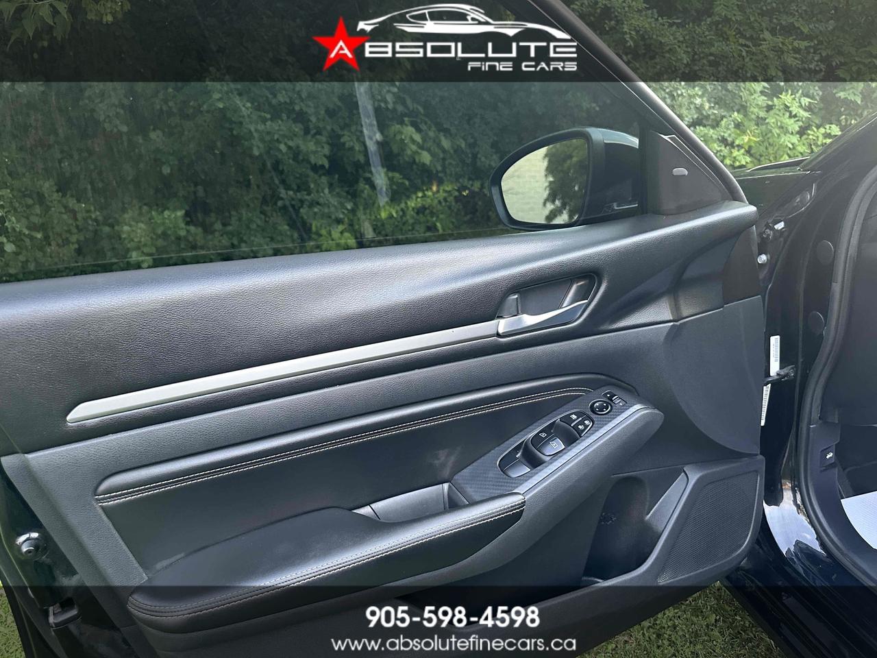 2019 Nissan ALTIMA AWD SV BLACK ON BLACK Photo