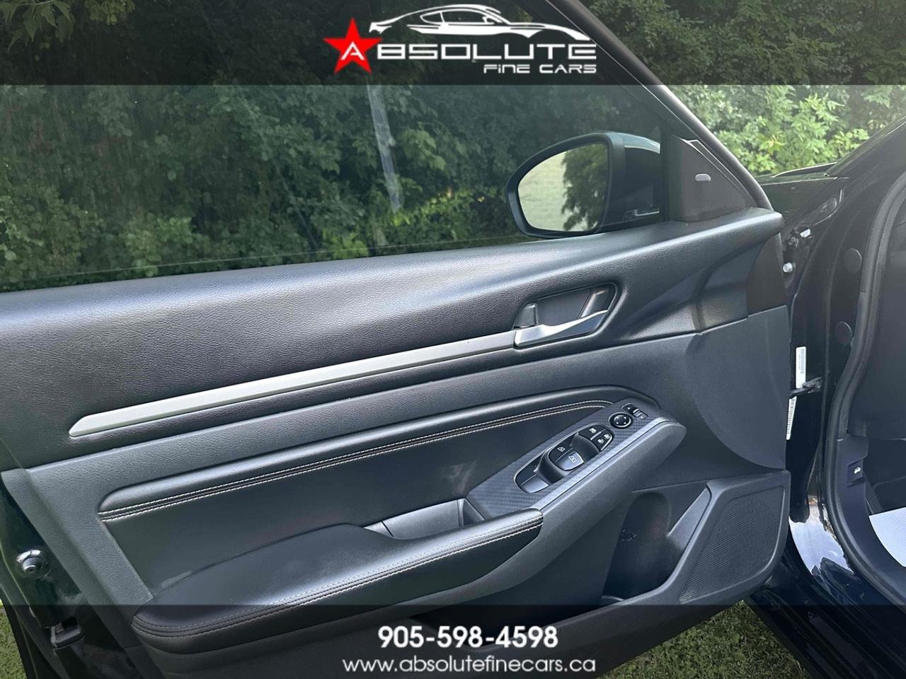 2019 Nissan ALTIMA AWD SV BLACK ON BLACK Photo