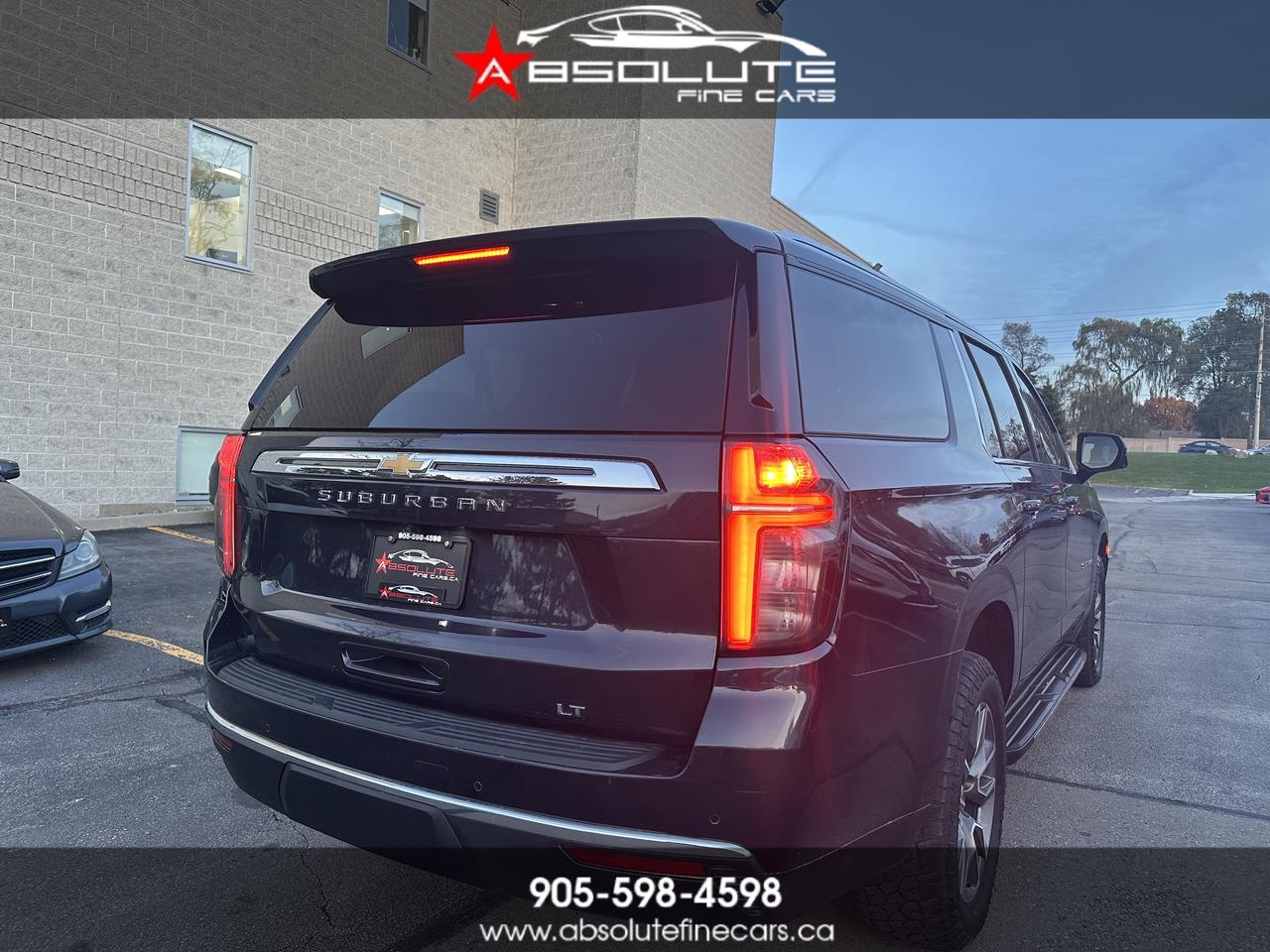 2023 Chevrolet Suburban LT Photo2