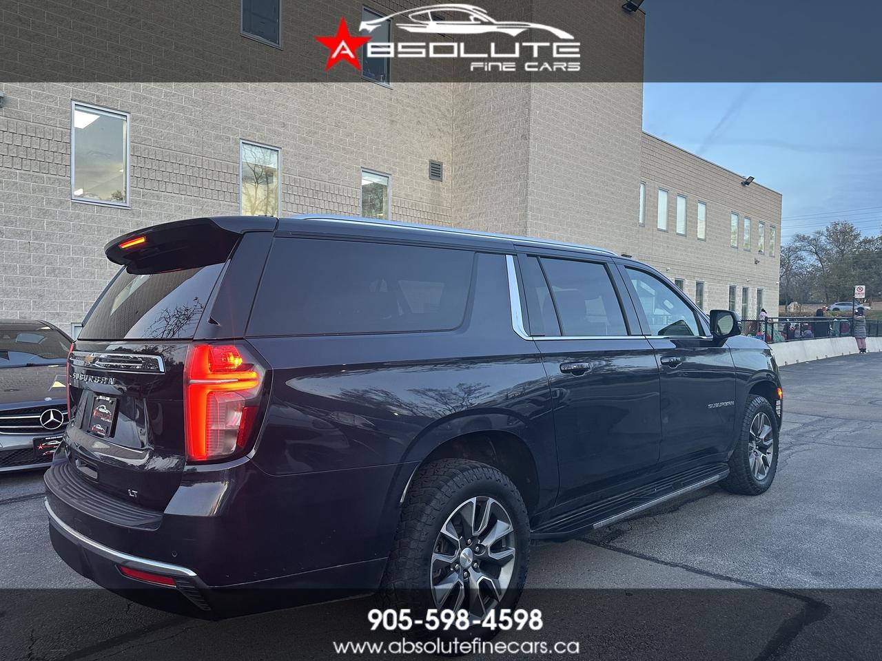 2023 Chevrolet Suburban LT Photo