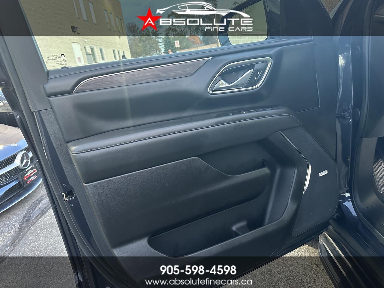 2023 Chevrolet Suburban LT Photo