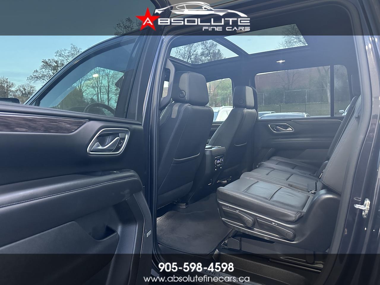 2023 Chevrolet Suburban LT Photo