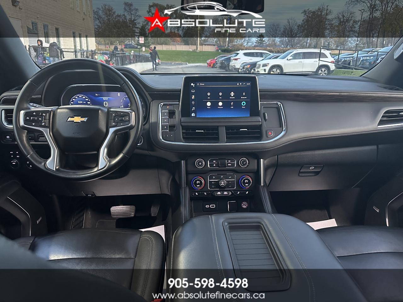 2023 Chevrolet Suburban LT Photo