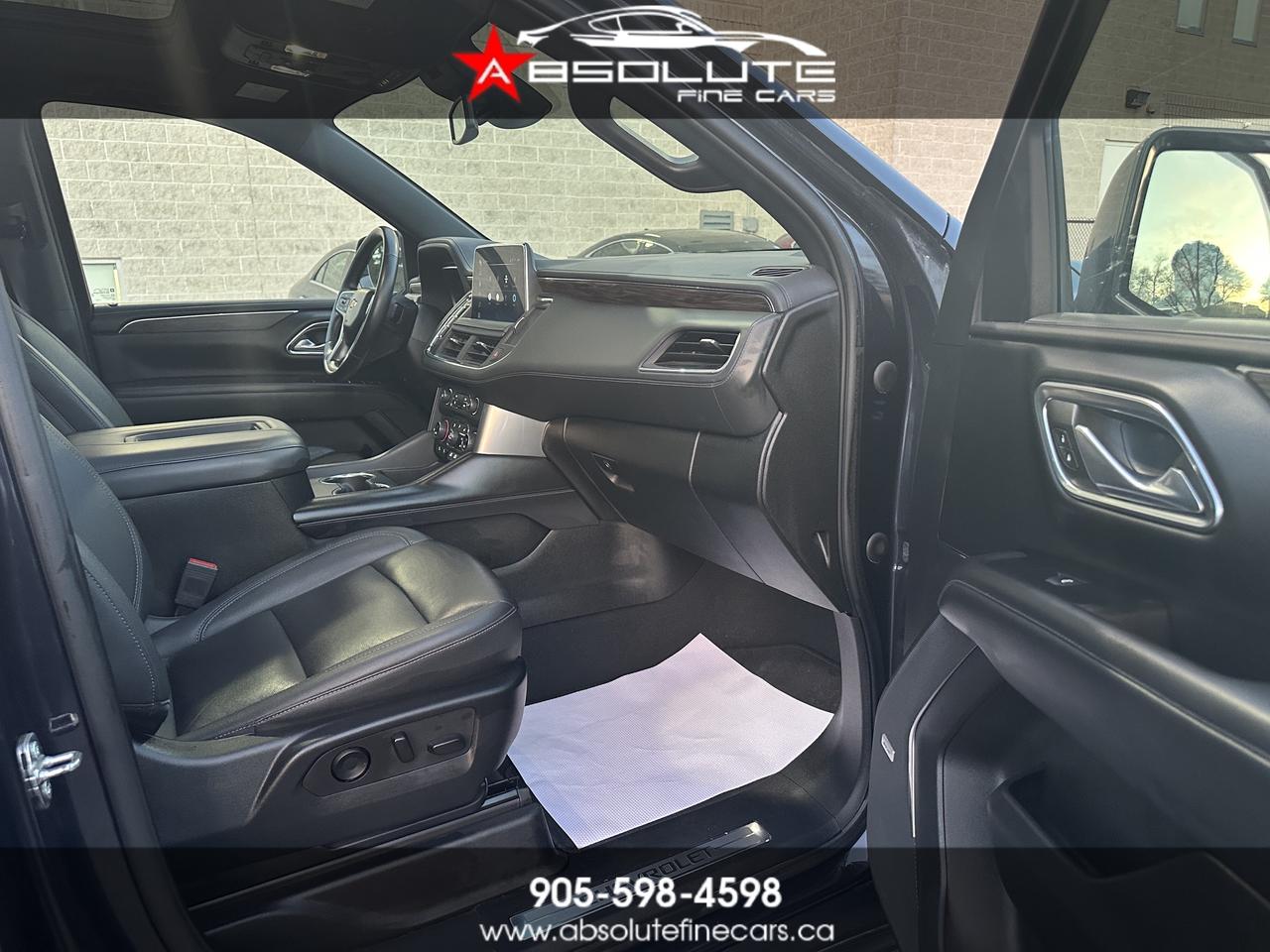 2023 Chevrolet Suburban LT Photo