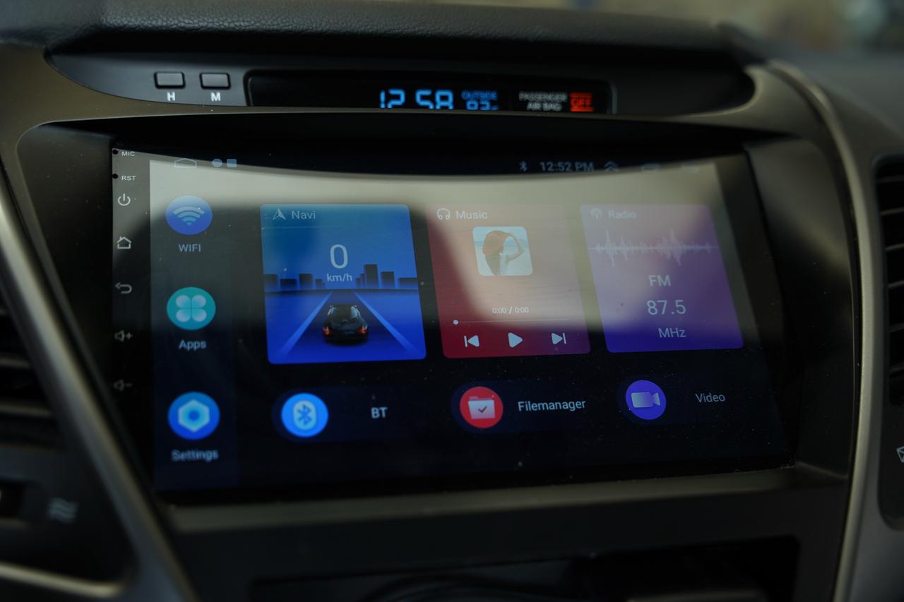 2015 Hyundai Elantra NAV/CAMERA/BLUETOOTH/USB/ APPLE CARPLAY/ NO ACCIDE Photo