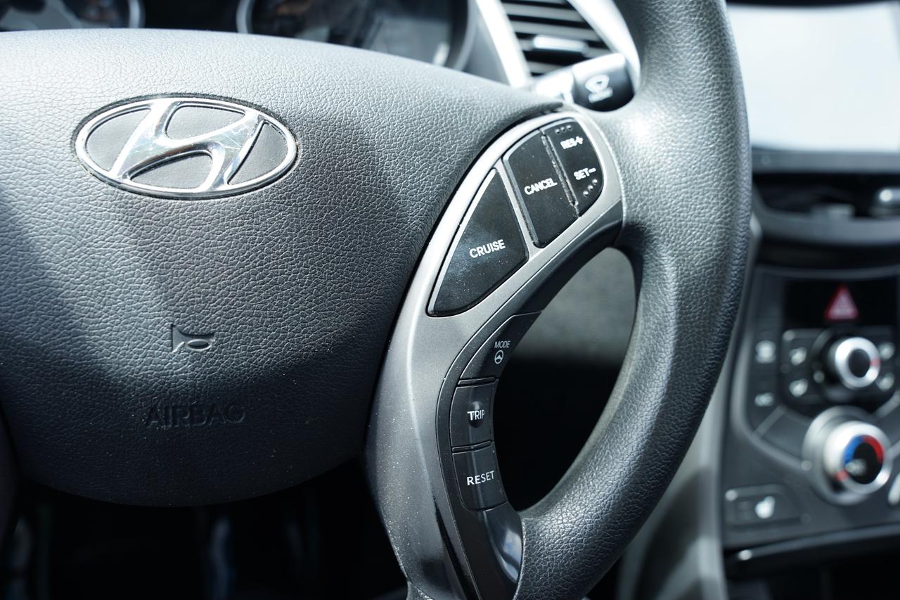 2015 Hyundai Elantra NAV/CAMERA/BLUETOOTH/USB/ APPLE CARPLAY/ NO ACCIDE Photo