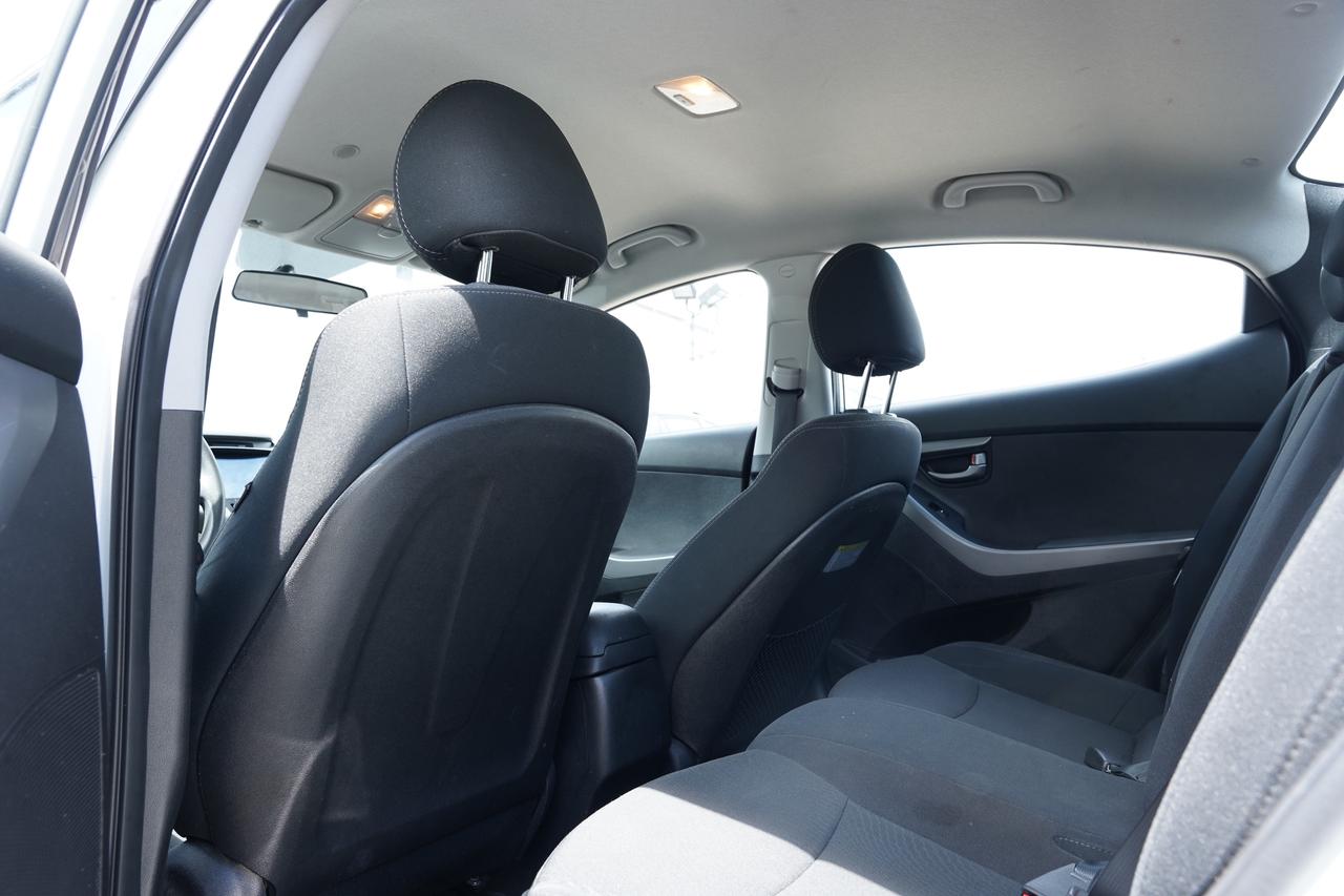 2015 Hyundai Elantra NAV/CAMERA/BLUETOOTH/USB/ APPLE CARPLAY/ NO ACCIDE Photo