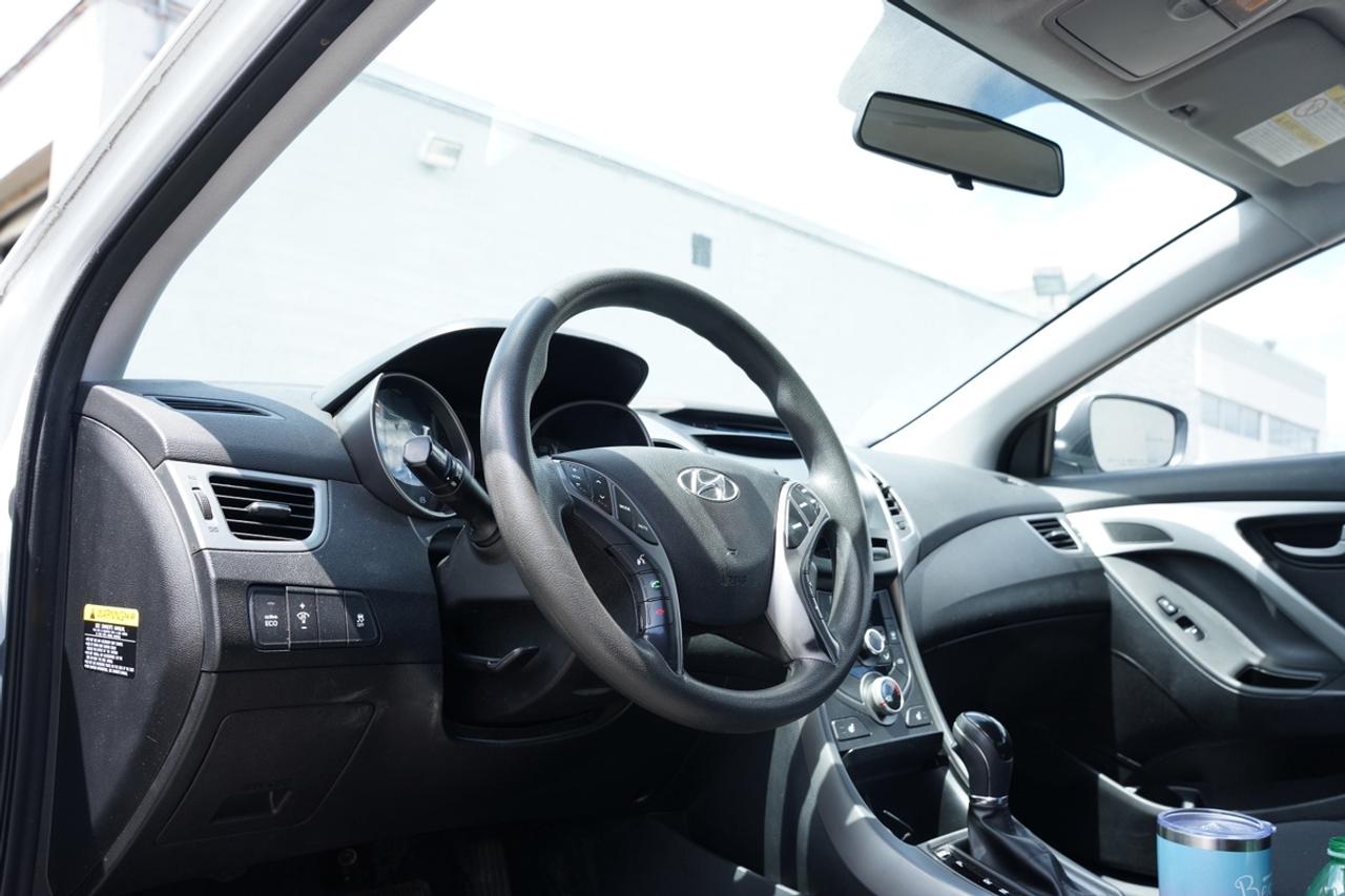 2015 Hyundai Elantra NAV/CAMERA/BLUETOOTH/USB/ APPLE CARPLAY/ NO ACCIDE Photo