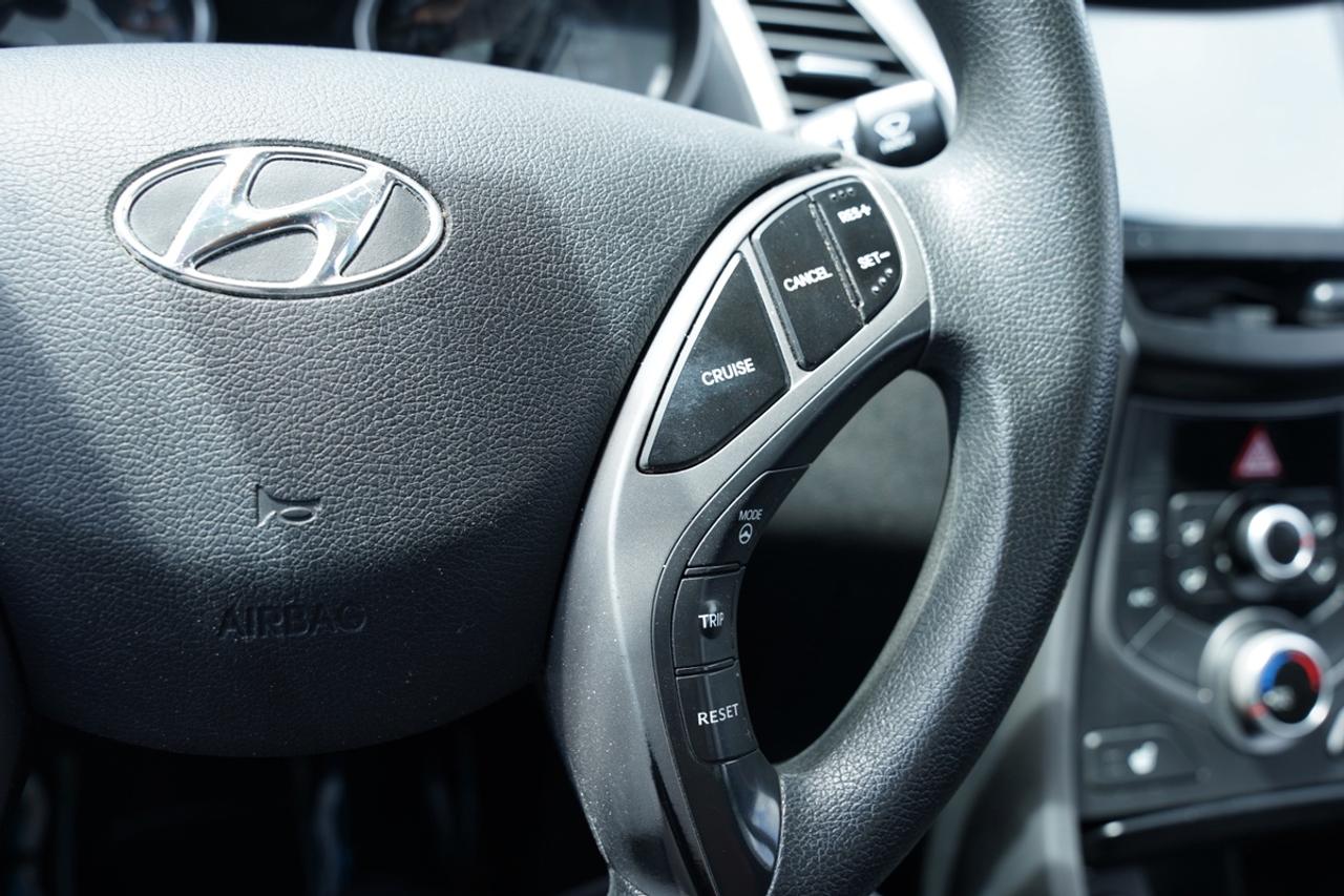 2015 Hyundai Elantra NAV/CAMERA/BLUETOOTH/USB/ APPLE CARPLAY/ NO ACCIDE Photo