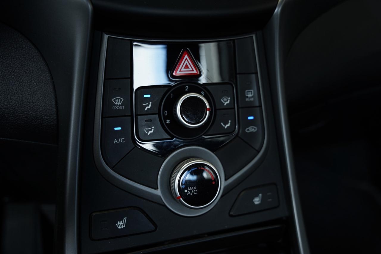 2015 Hyundai Elantra NAV/CAMERA/BLUETOOTH/USB/ APPLE CARPLAY/ NO ACCIDE Photo