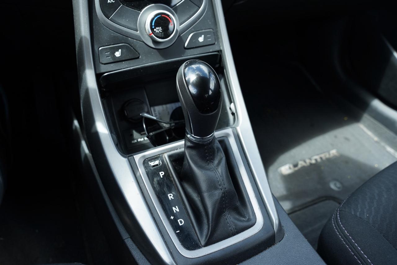 2015 Hyundai Elantra NAV/CAMERA/BLUETOOTH/USB/ APPLE CARPLAY/ NO ACCIDE Photo