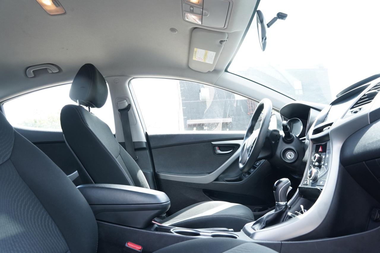 2015 Hyundai Elantra NAV/CAMERA/BLUETOOTH/USB/ APPLE CARPLAY/ NO ACCIDE Photo