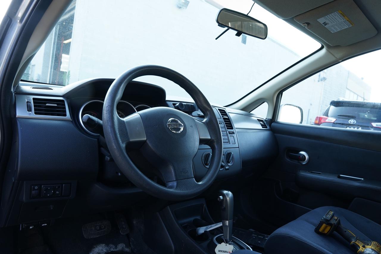 2009 Nissan Versa S/ VERY CLEAN/ FRESH TRADE Photo