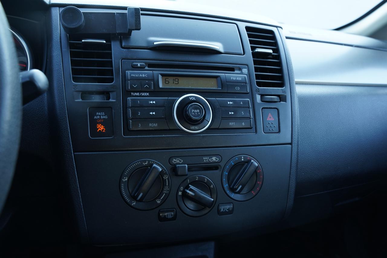 2009 Nissan Versa S/ VERY CLEAN/ FRESH TRADE Photo