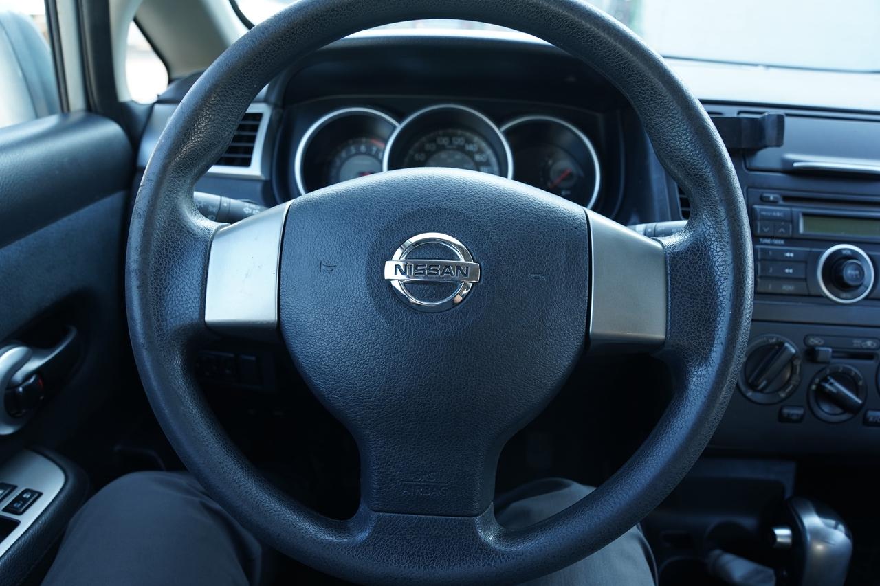 2009 Nissan Versa S/ VERY CLEAN/ FRESH TRADE Photo