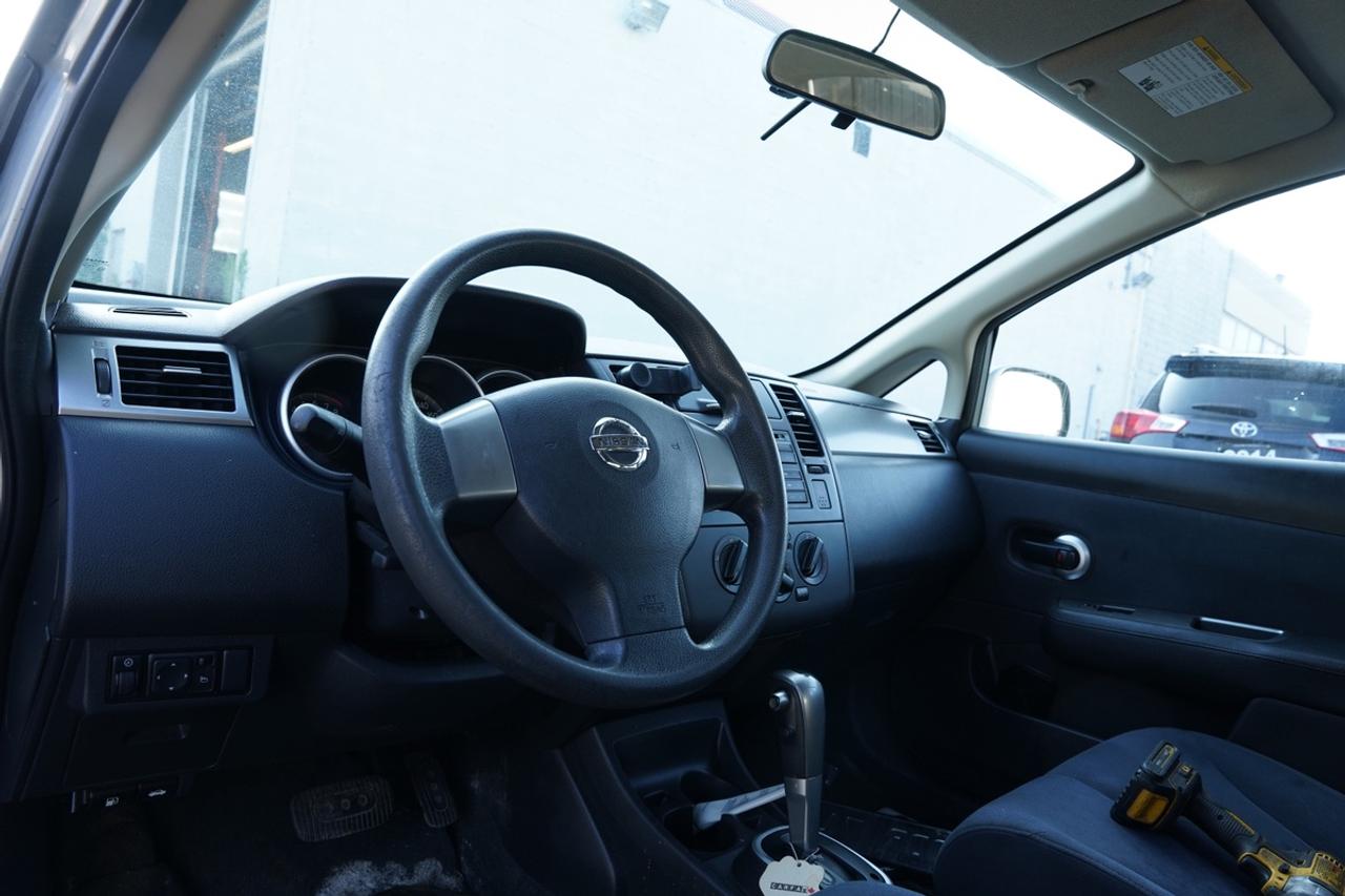 2009 Nissan Versa S/ VERY CLEAN/ FRESH TRADE Photo