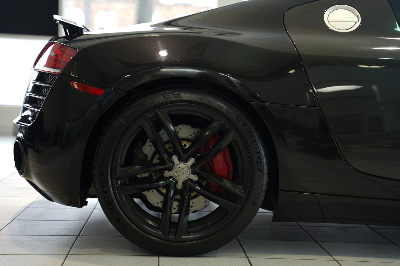 2015 Audi R8 CARBON PKG/V8/ AUTOMATIC Photo