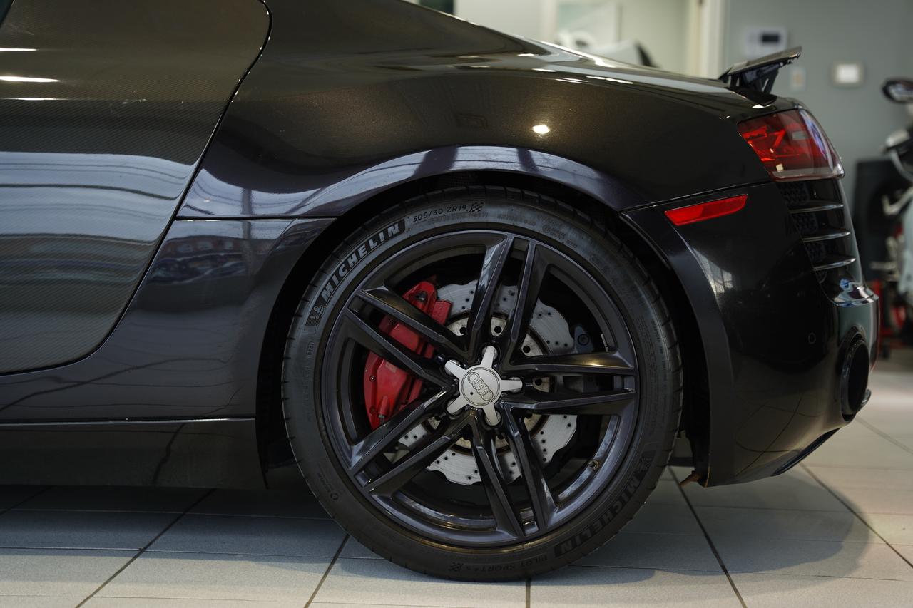 2015 Audi R8 CARBON PKG/V8/ AUTOMATIC Photo