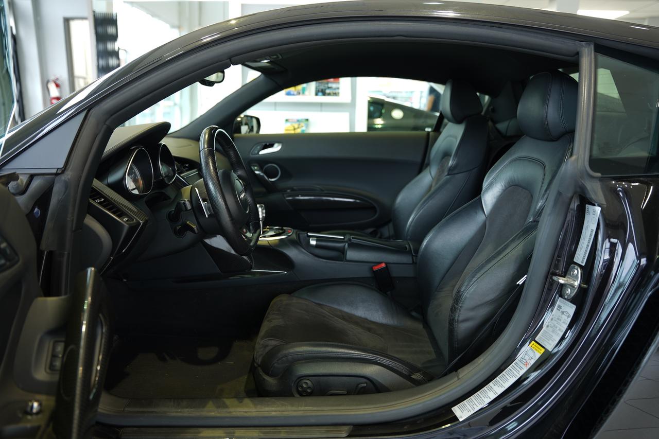 2015 Audi R8 CARBON PKG/V8/ AUTOMATIC Photo