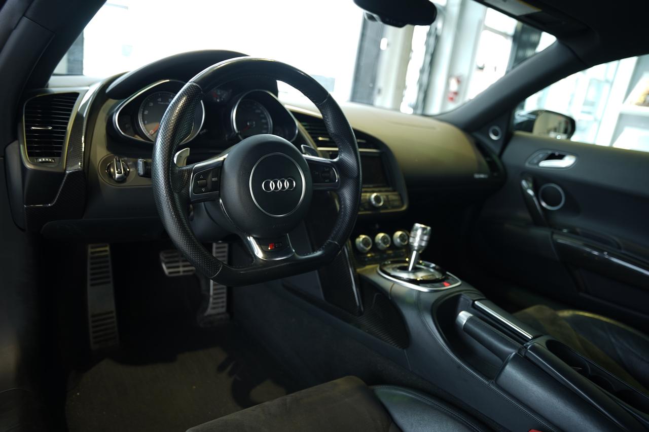2015 Audi R8 CARBON PKG/V8/ AUTOMATIC Photo