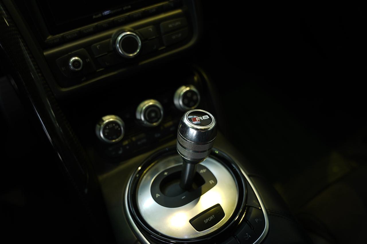 2015 Audi R8 CARBON PKG/V8/ AUTOMATIC Photo