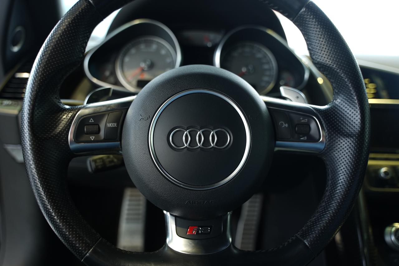 2015 Audi R8 CARBON PKG/V8/ AUTOMATIC Photo