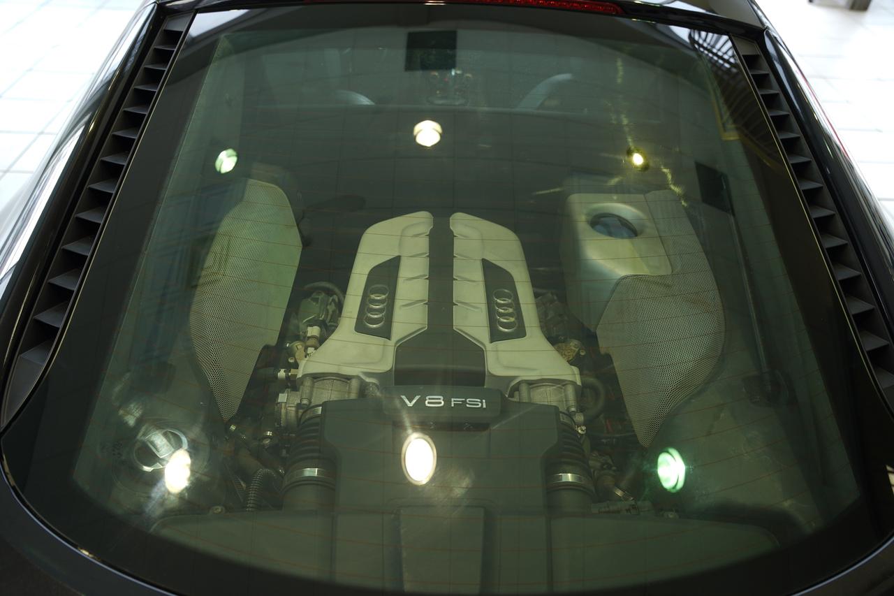 2015 Audi R8 CARBON PKG/V8/ AUTOMATIC Photo