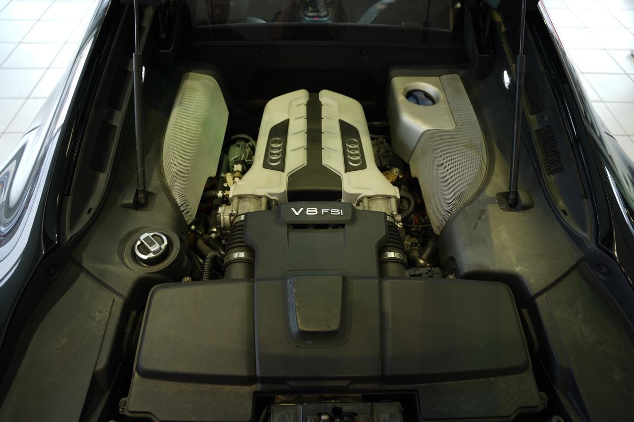 2015 Audi R8 CARBON PKG/V8/ AUTOMATIC Photo