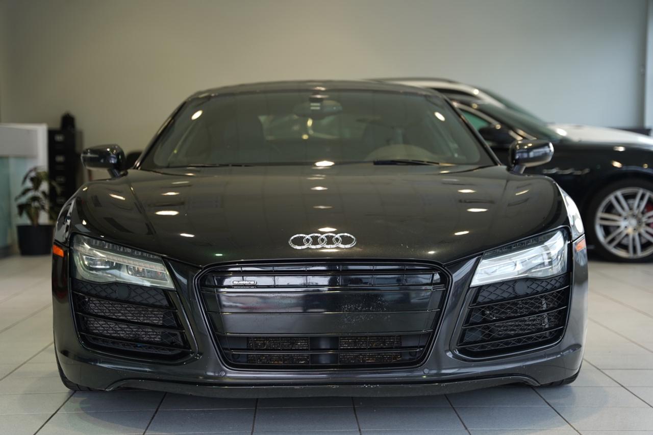 2015 Audi R8 CARBON PKG/V8/ AUTOMATIC Photo2
