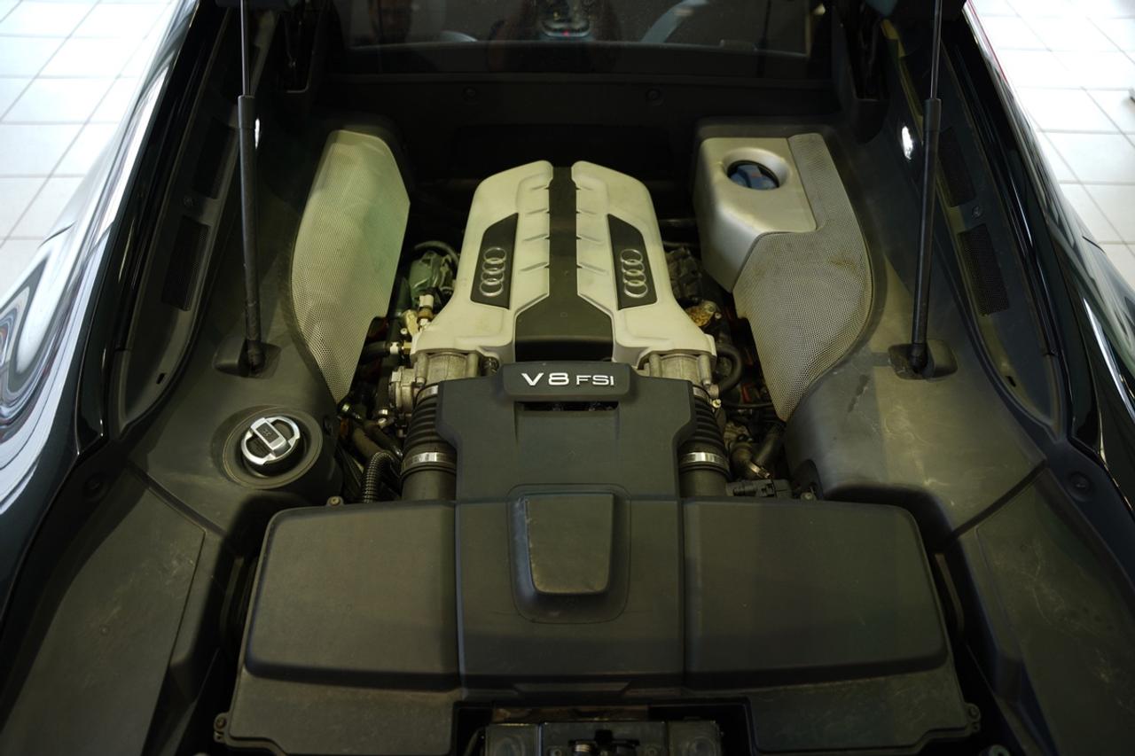 2015 Audi R8 CARBON PKG/V8/ AUTOMATIC Photo