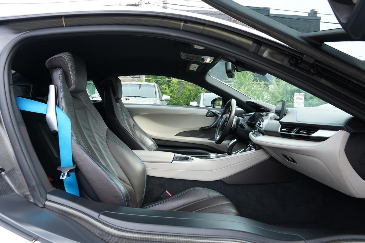 2015 BMW i8 NO ACCIDENTS/ VERY GOOD CONDITION Photo