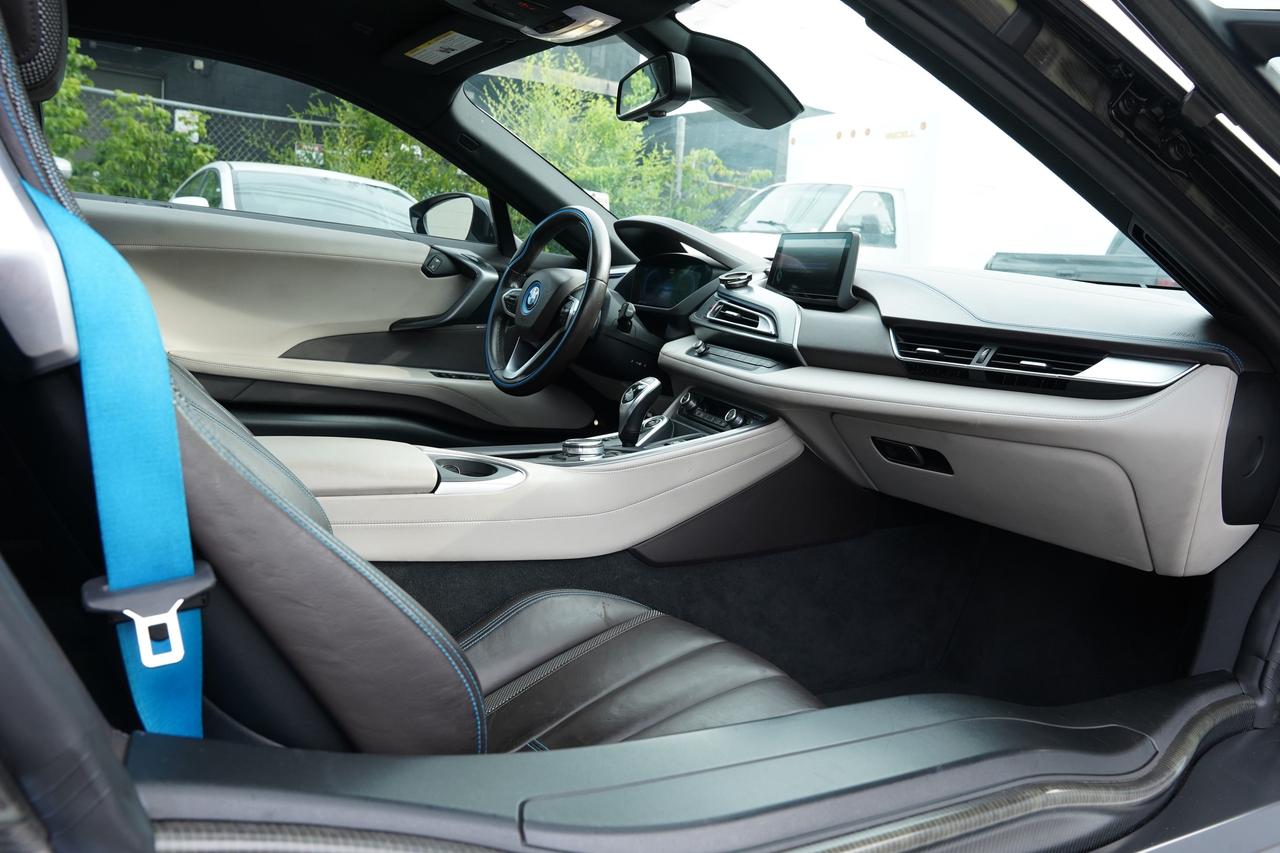 2015 BMW i8 NO ACCIDENTS/ VERY GOOD CONDITION Photo