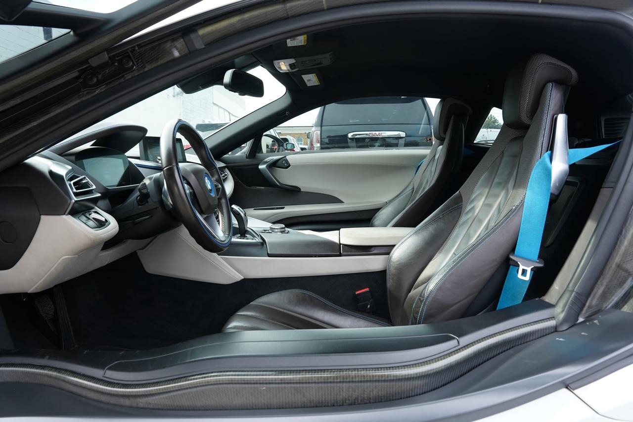 2015 BMW i8 NO ACCIDENTS/ VERY GOOD CONDITION Photo
