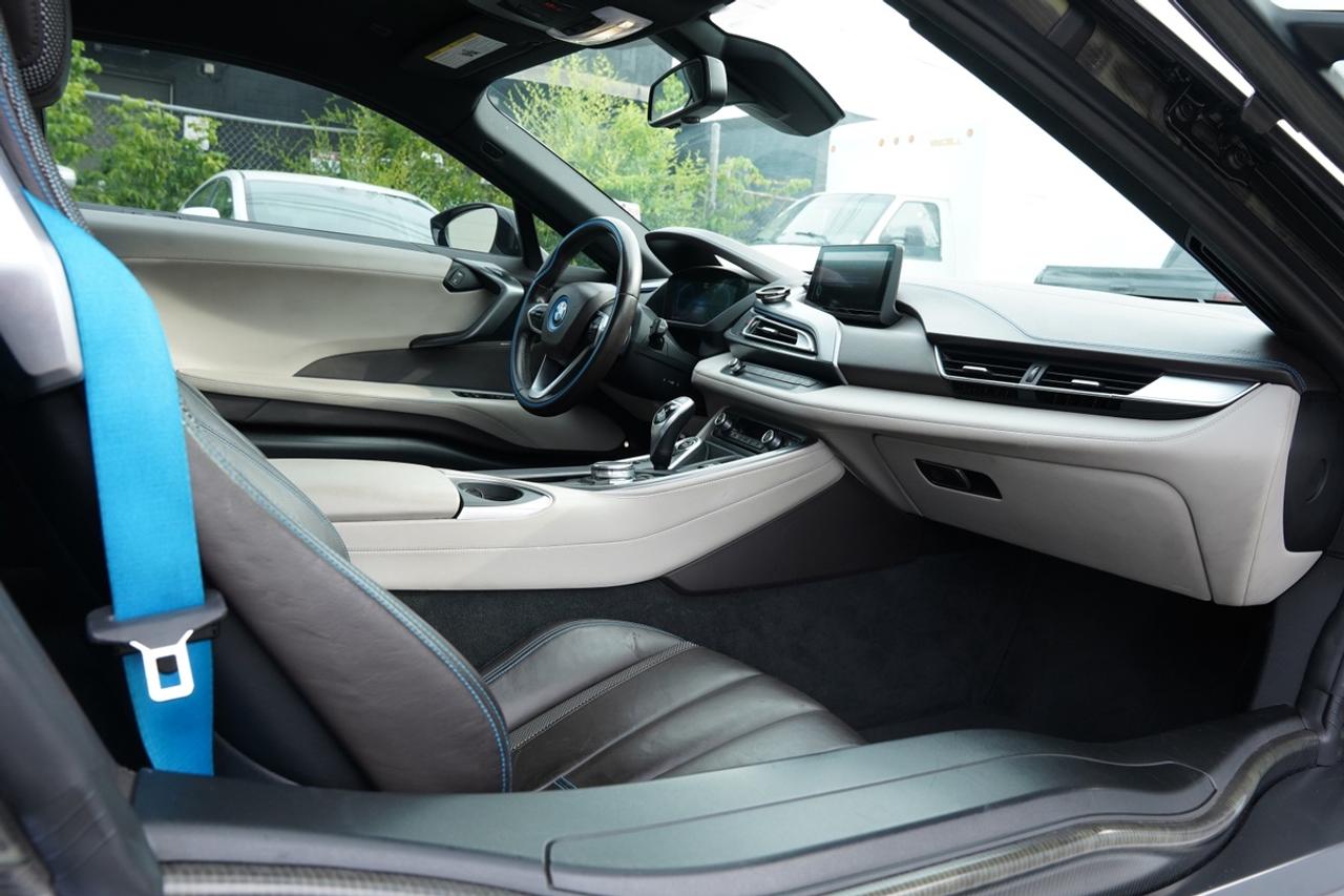 2015 BMW i8 NO ACCIDENTS/ VERY GOOD CONDITION Photo