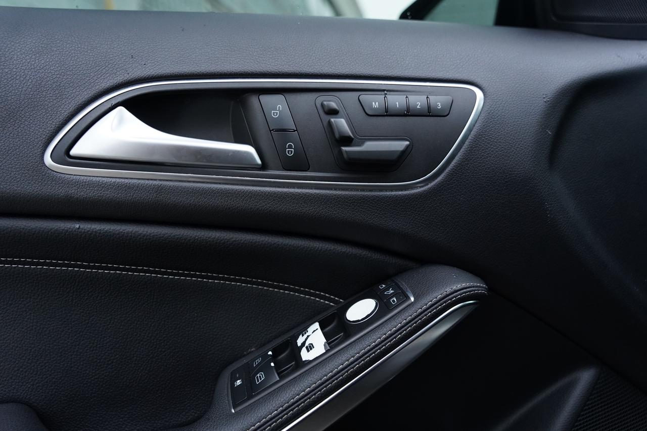 2016 Mercedes-Benz GLA-Class GLA250/4MATIC/AMG PKG/ NO ACCIDENTS/BLK EDITION Photo