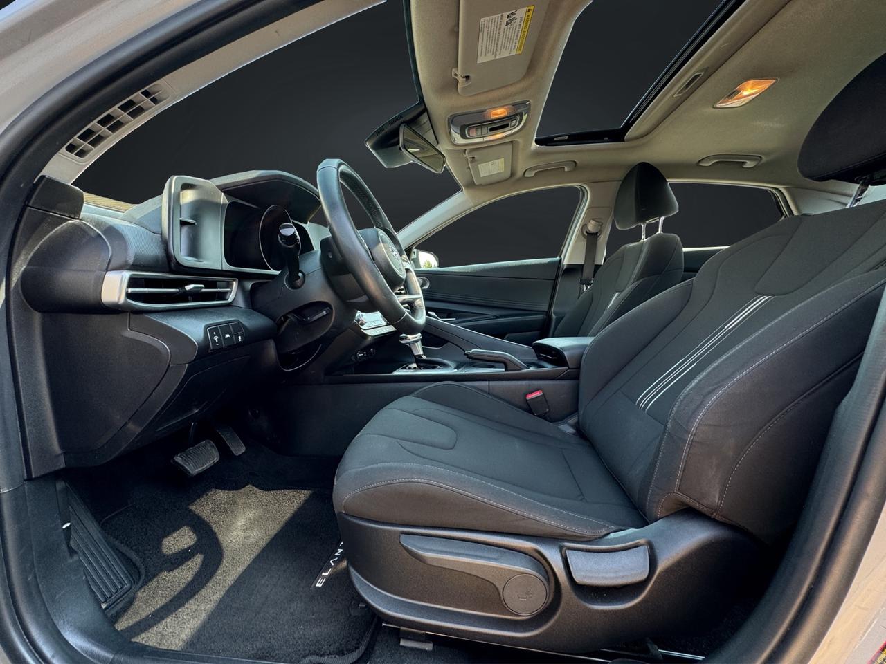 2022 Hyundai Elantra Preferred Photo