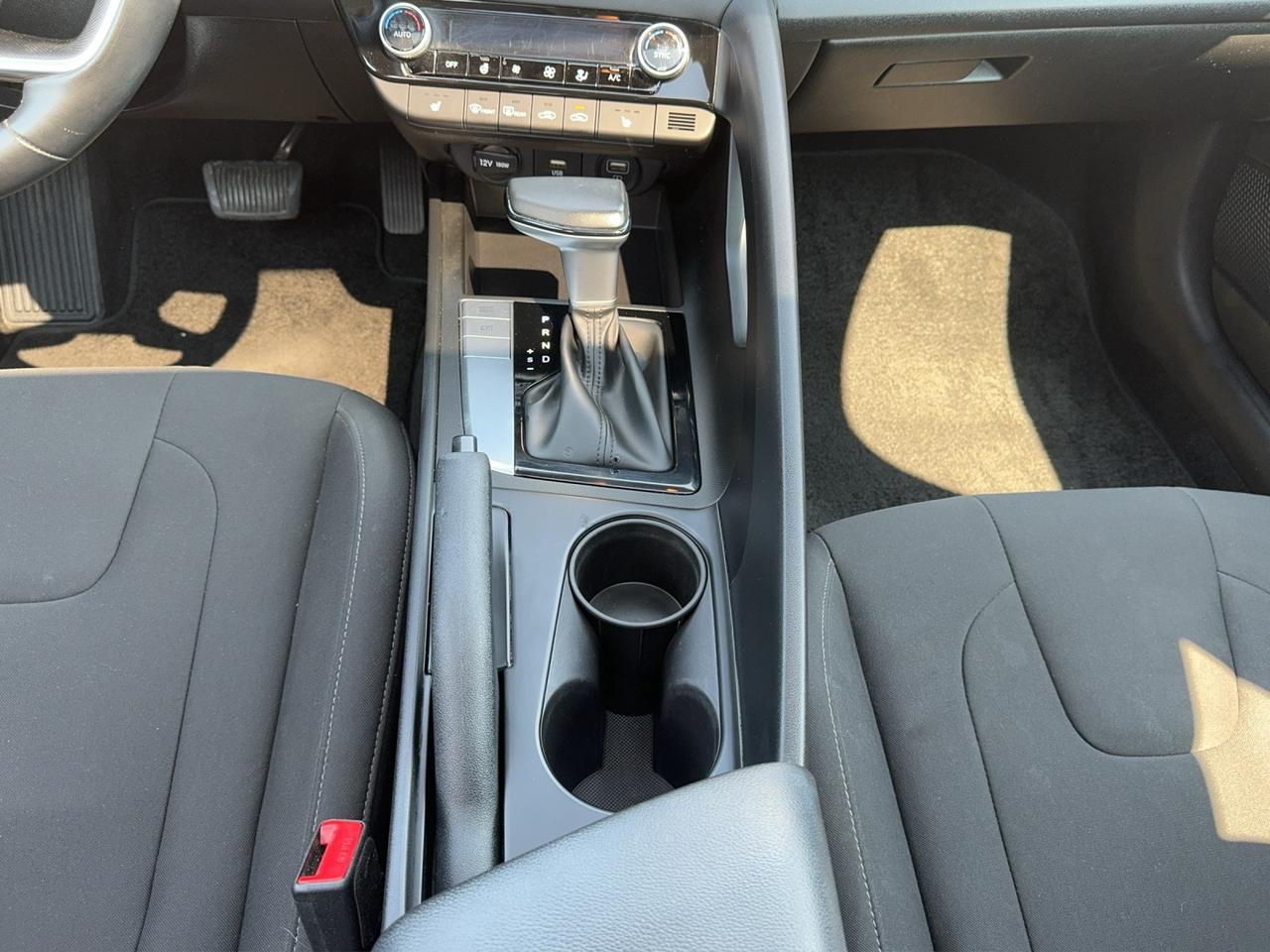 2022 Hyundai Elantra Preferred Photo