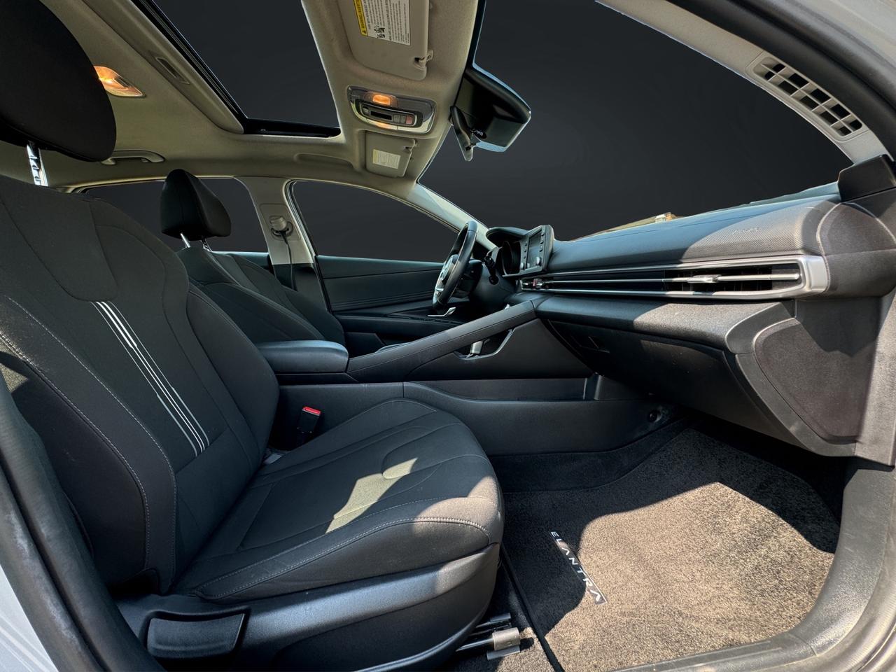 2022 Hyundai Elantra Preferred Photo