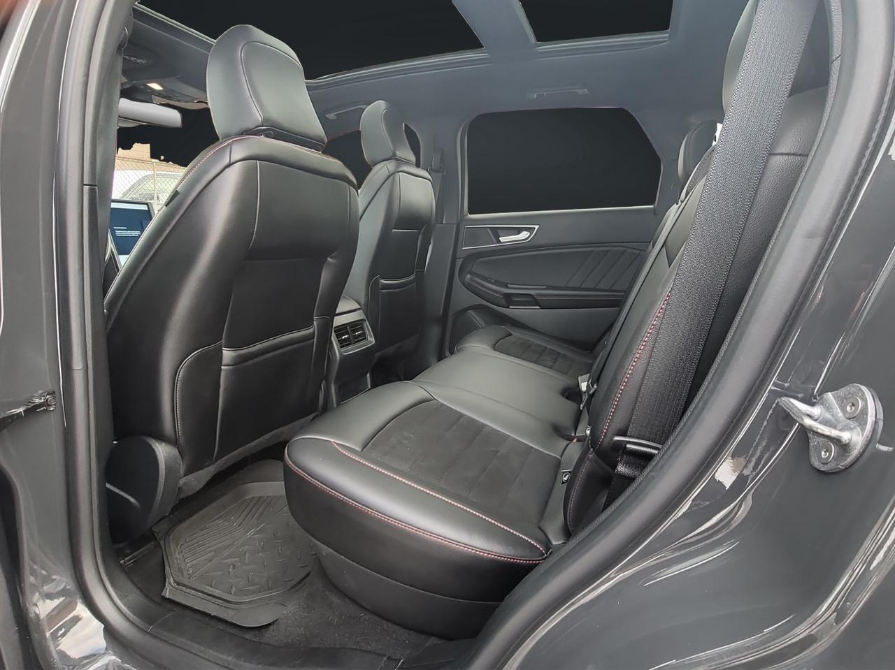 2021 Ford Edge SEL ST-Line Photo