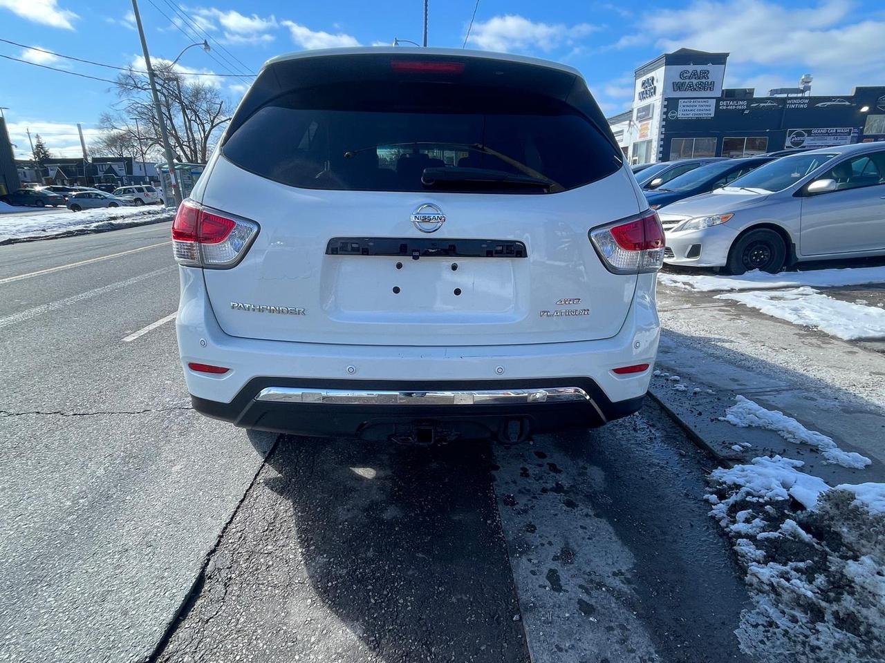 2016 Nissan Pathfinder Platinum Photo