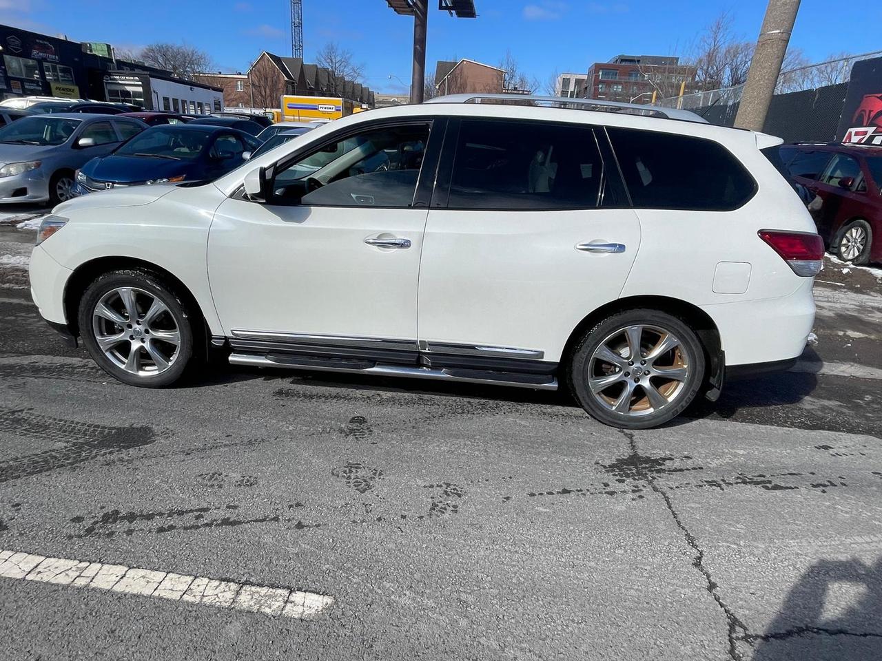 2016 Nissan Pathfinder Platinum Photo