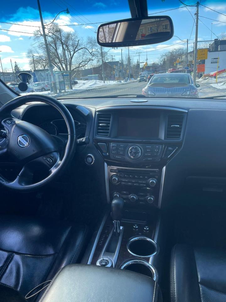 2016 Nissan Pathfinder Platinum Photo