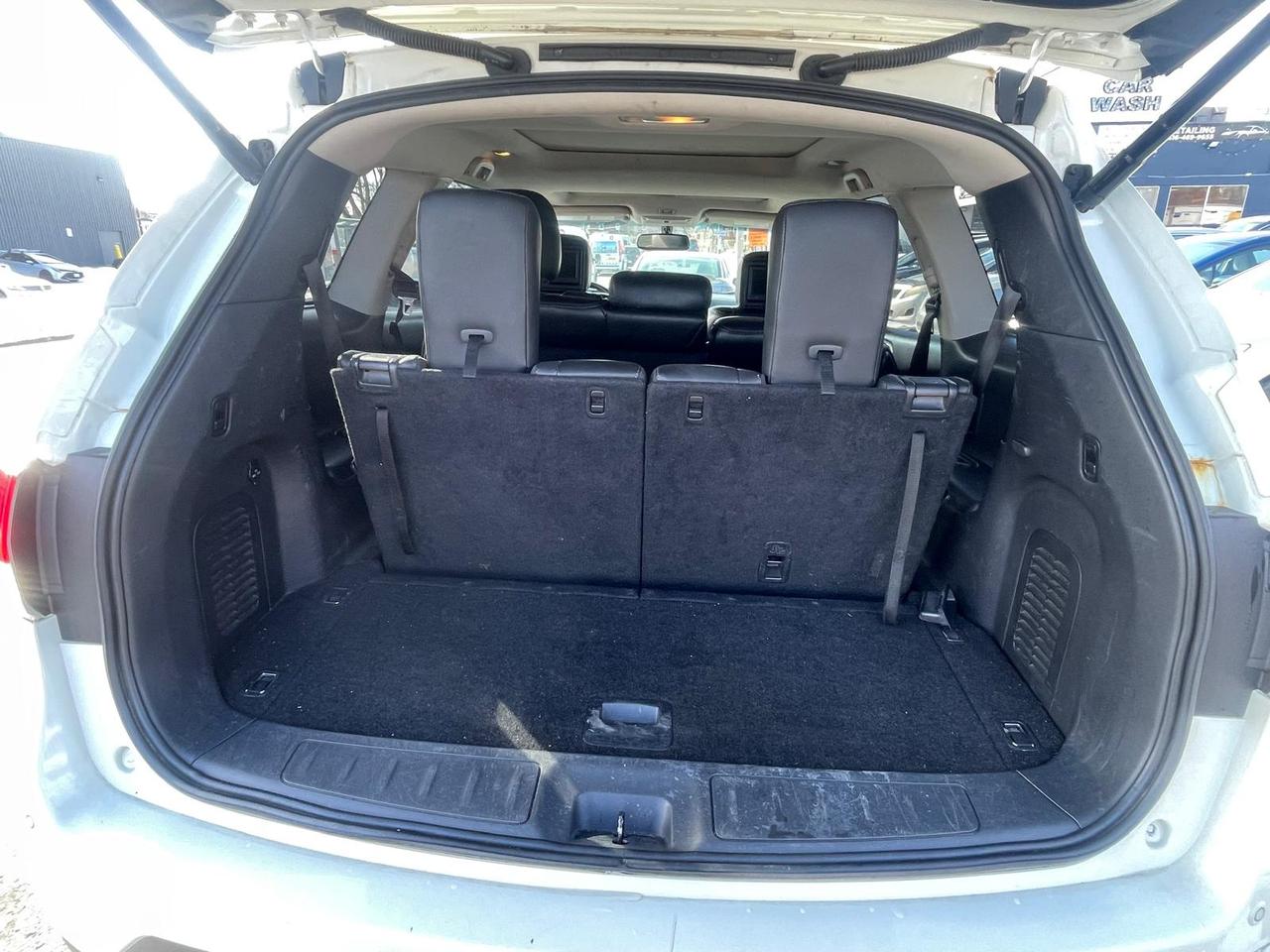 2016 Nissan Pathfinder Platinum Photo