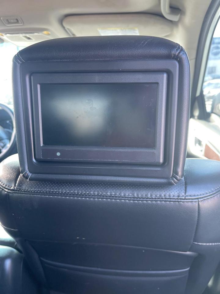 2016 Nissan Pathfinder Platinum Photo