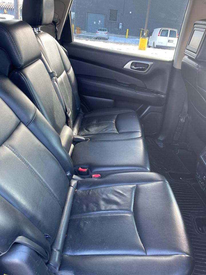 2016 Nissan Pathfinder Platinum Photo