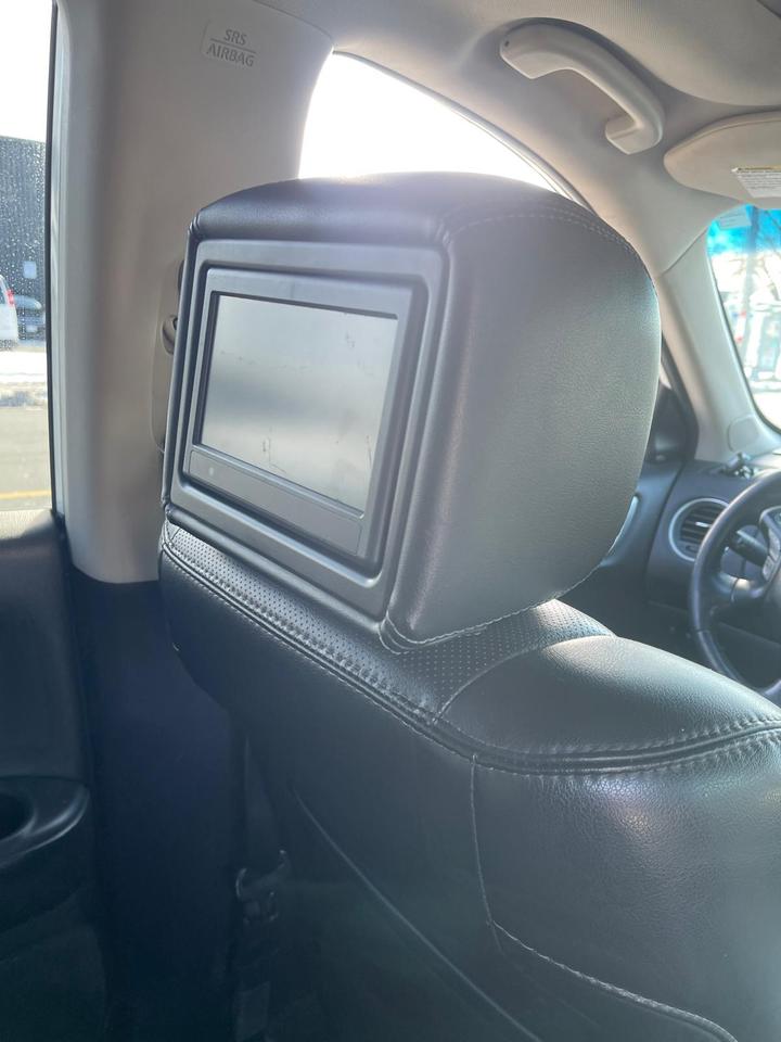 2016 Nissan Pathfinder Platinum Photo