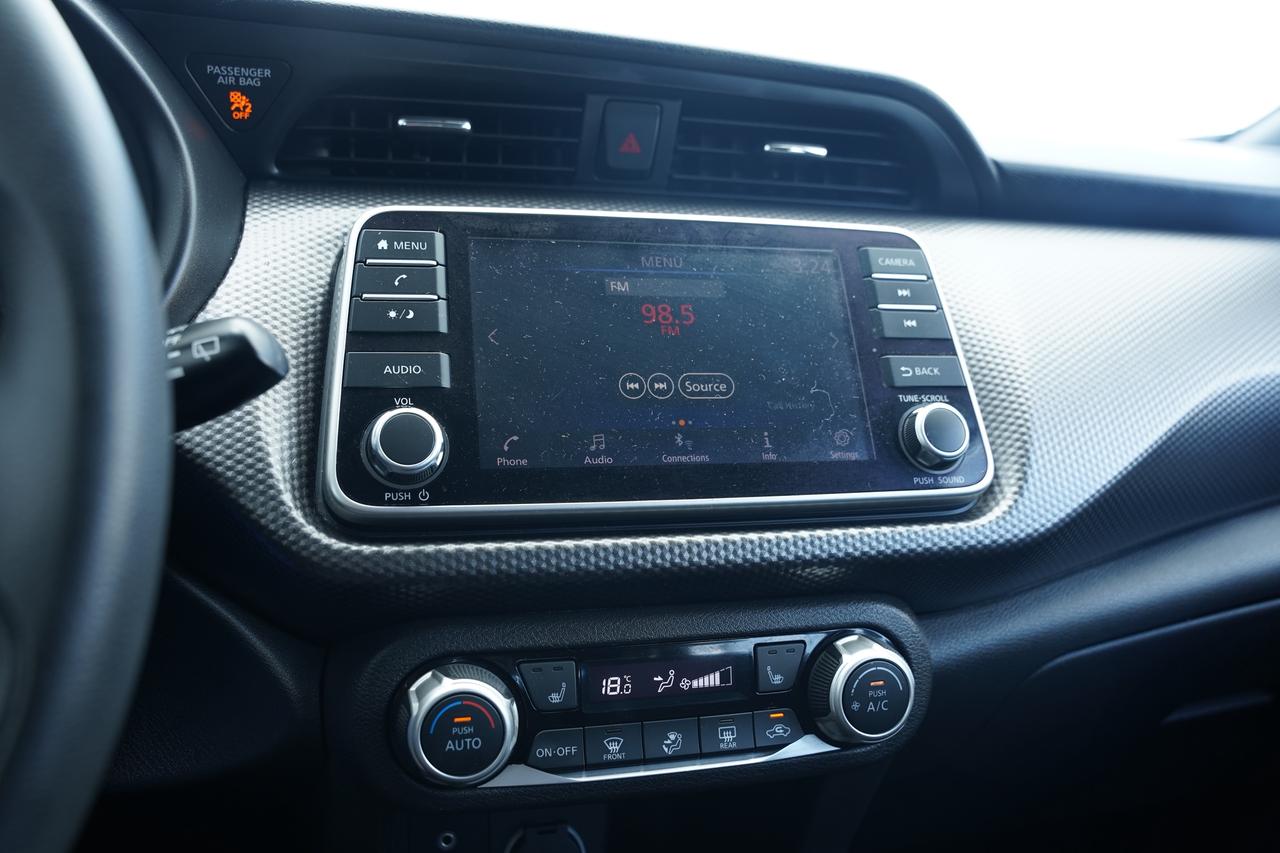 2018 Nissan Kicks SV/ALLOY/NAV/CAMERA/PUSH START/NO ACCIDENT Photo