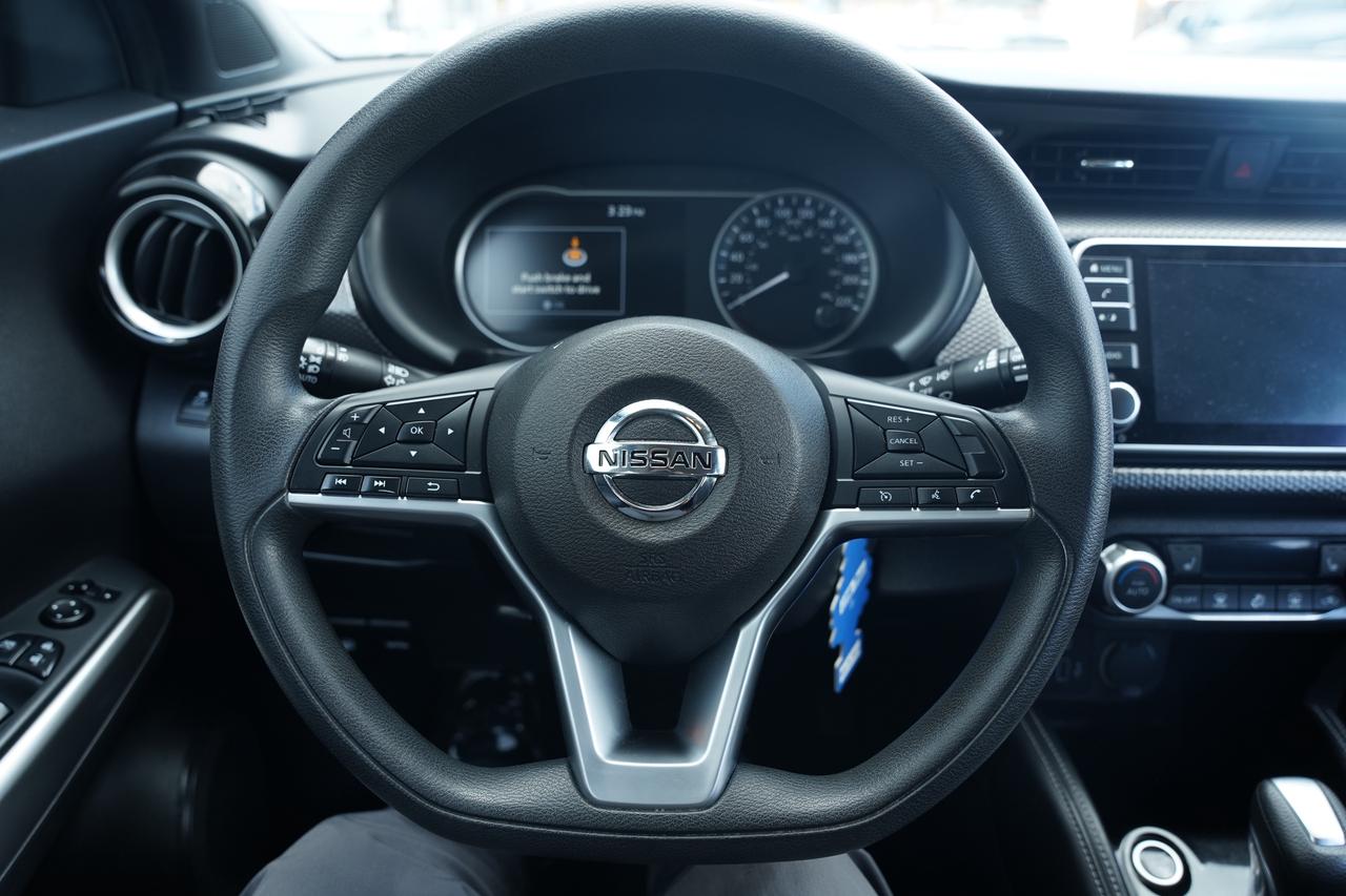 2018 Nissan Kicks SV/ALLOY/NAV/CAMERA/PUSH START/NO ACCIDENT Photo