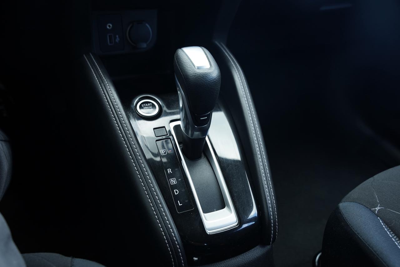 2018 Nissan Kicks SV/ALLOY/NAV/CAMERA/PUSH START/NO ACCIDENT Photo