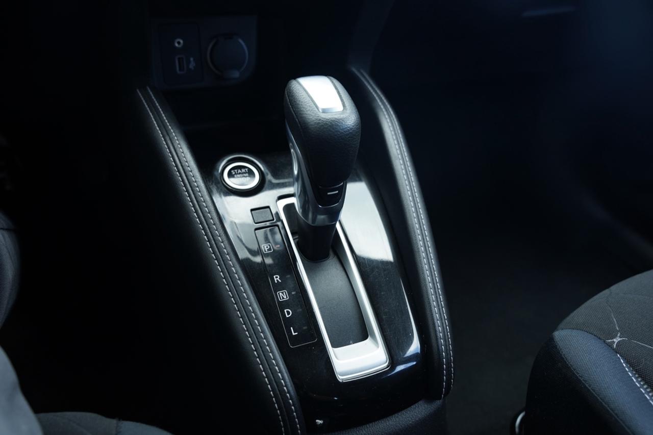 2018 Nissan Kicks SV/ALLOY/NAV/CAMERA/PUSH START/NO ACCIDENT Photo